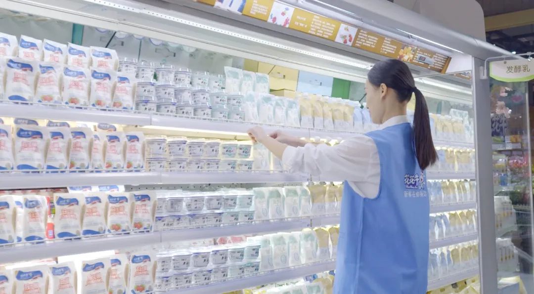 点赞！河南日报要闻02版——报道OD（中国）一站式服务平台乳业集团郑州分公司乳制品生产场景，彰显OD（中国）一站式服务平台乳业集团发展新活力