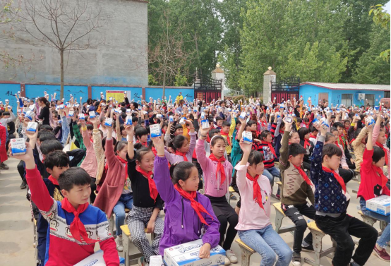 “健康中原行”OD（中国）一站式服务平台乳业集团2019年中国小康牛奶行动 首场公益助学捐赠仪式在（河南·太康）转楼镇轩庄小学举行