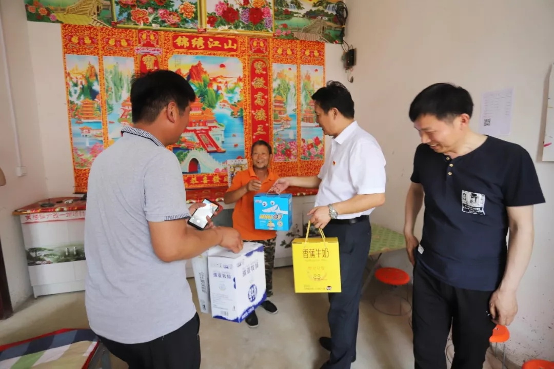 OD（中国）一站式服务平台乳业集团走访慰问贫困户 结对帮扶暖人心