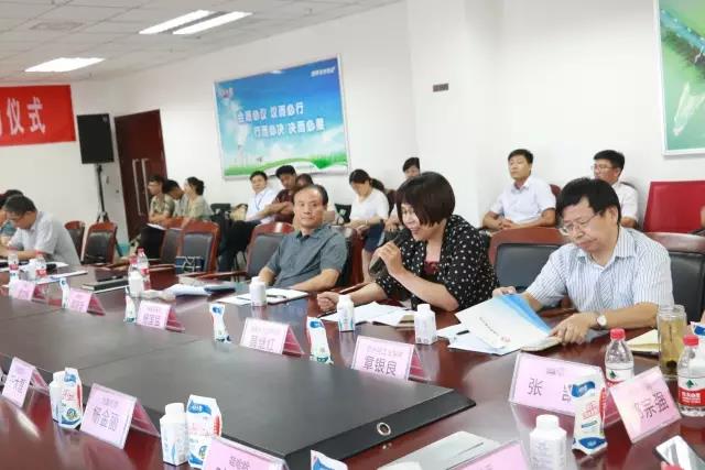 河南省食品安全座谈会暨百场食安讲座进校园启动仪式在OD（中国）一站式服务平台举行