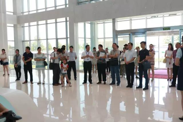河南省食品安全座谈会暨百场食安讲座进校园启动仪式在OD（中国）一站式服务平台举行