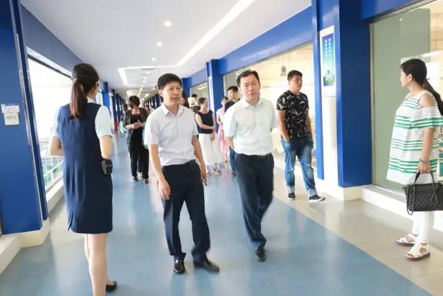 河南省食品安全座谈会暨百场食安讲座进校园启动仪式在OD（中国）一站式服务平台举行