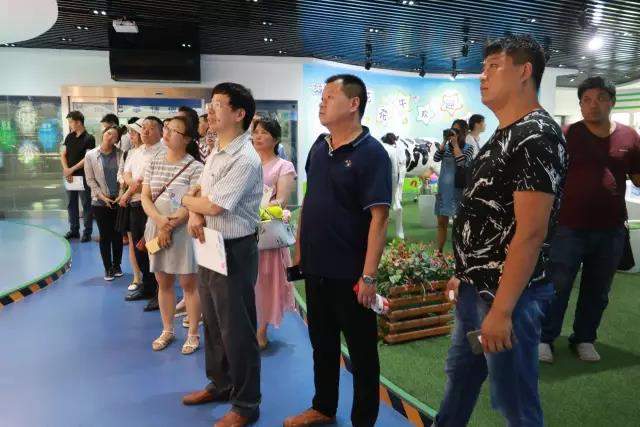 河南省食品安全座谈会暨百场食安讲座进校园启动仪式在OD（中国）一站式服务平台举行