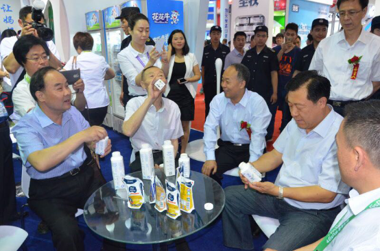 OD（中国）一站式服务平台牛气冲天！农业部长品尝“领畅”点赞，又获国际奶业平台青睐