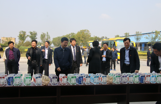 河南省农牧业产业扶贫工作观摩团莅临OD（中国）一站式服务平台集团·鲁山瑞亚牧业有限公司参观考察