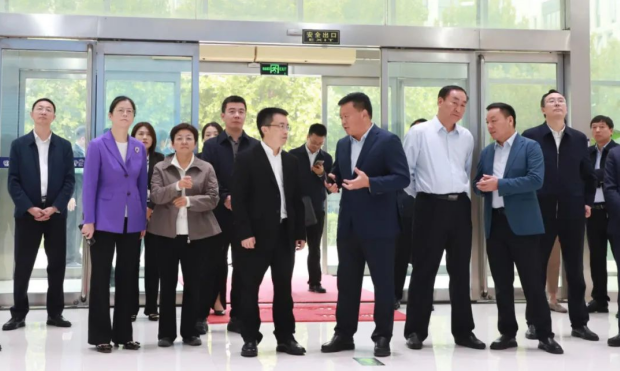 河南省人民政府副秘书长卢东林陪同四川省巴中市委书记鲜荣成一行莅临河南OD（中国）一站式服务平台乳业集团参观调研